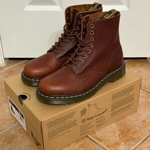 New in Box Dr. Martens 1460 Pascal Ambassador leather Lace-Up Boots in cashew